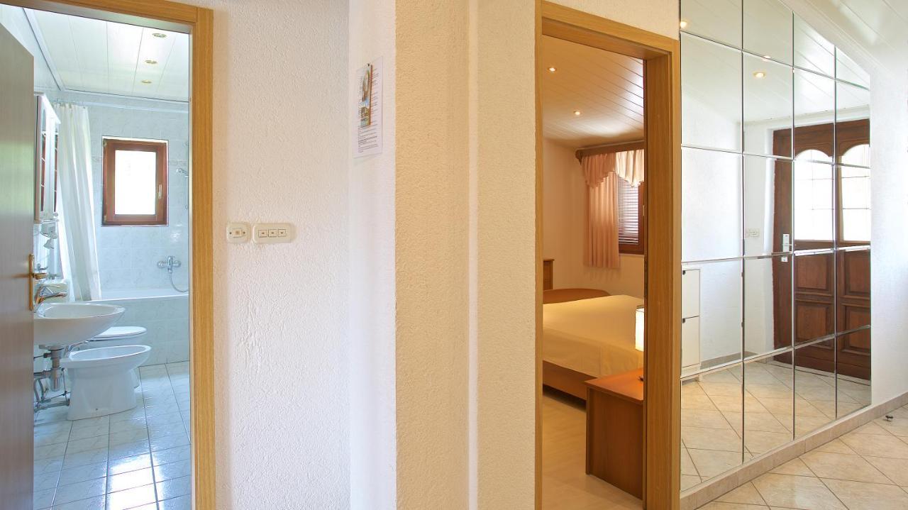 Apartments Vinka イェルサ エクステリア 写真