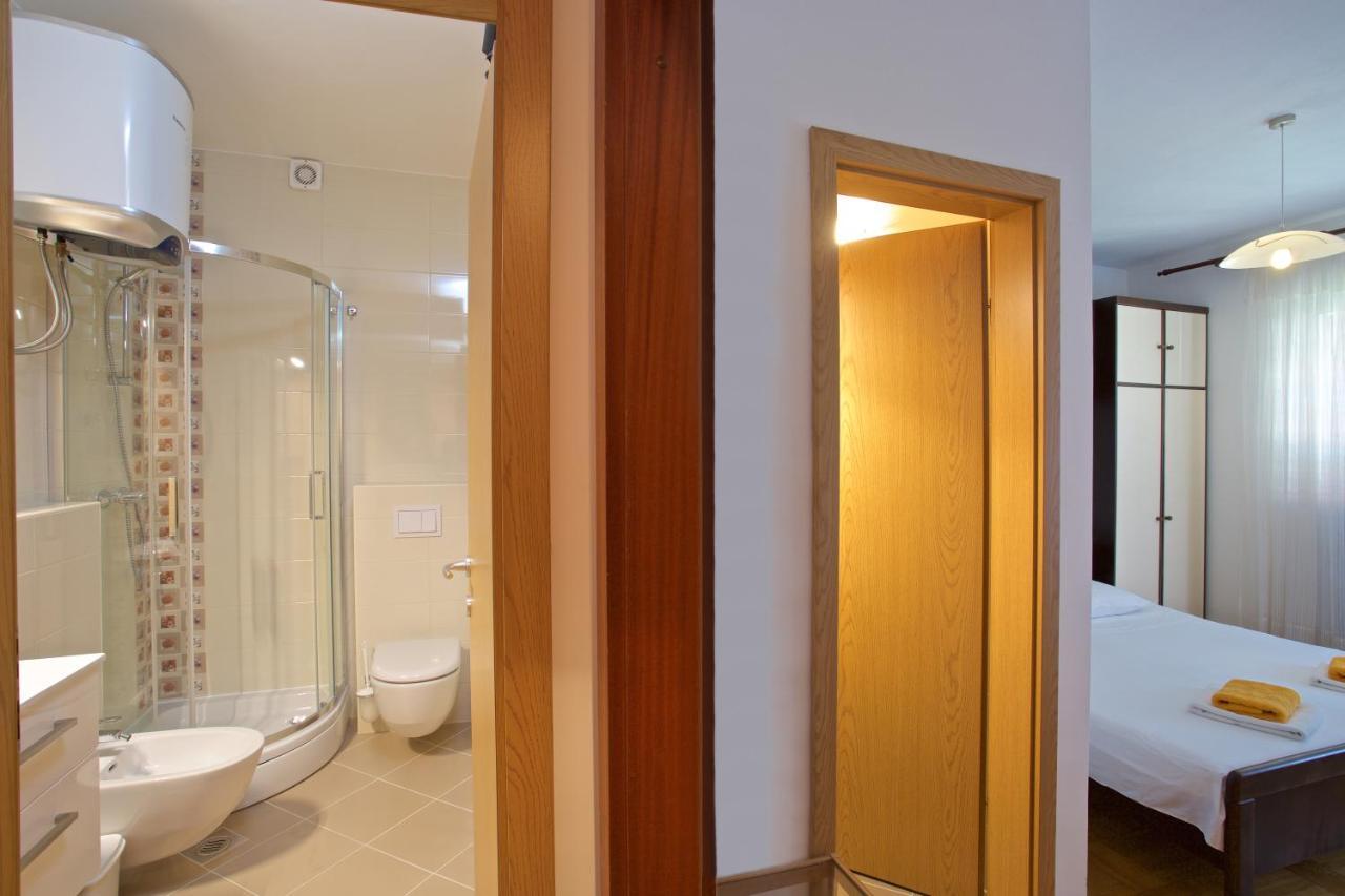 Apartments Vinka イェルサ エクステリア 写真