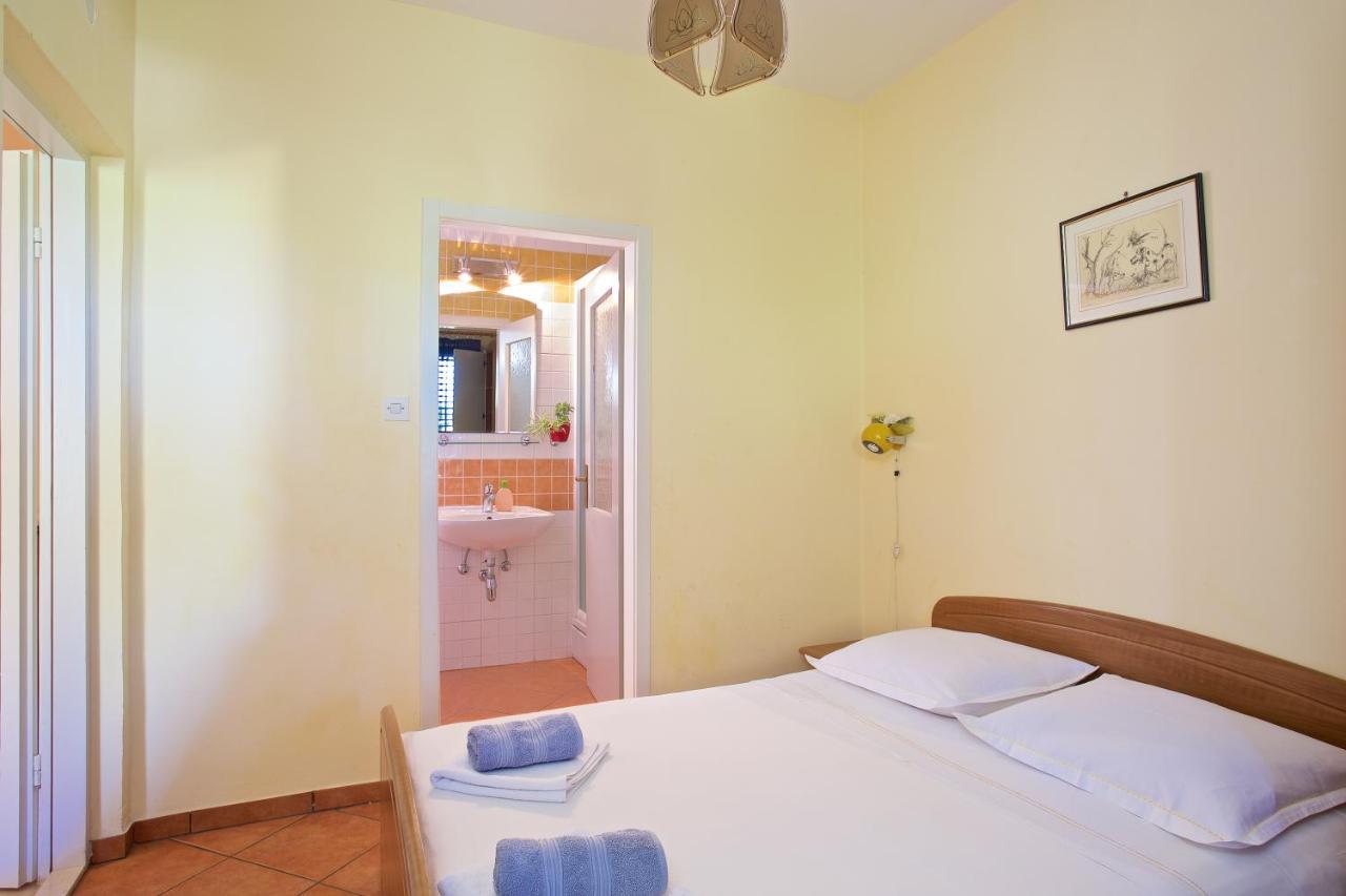Apartments Vinka イェルサ エクステリア 写真