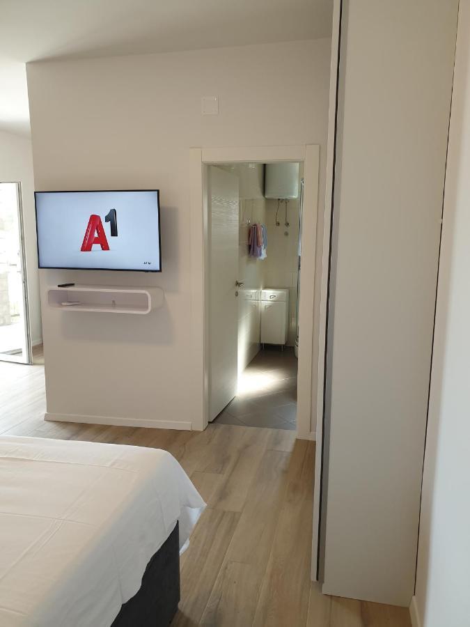 Apartments Vinka イェルサ エクステリア 写真